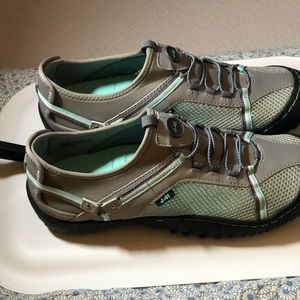 J-41 (Jeep brand) waterproof sneakers size 10